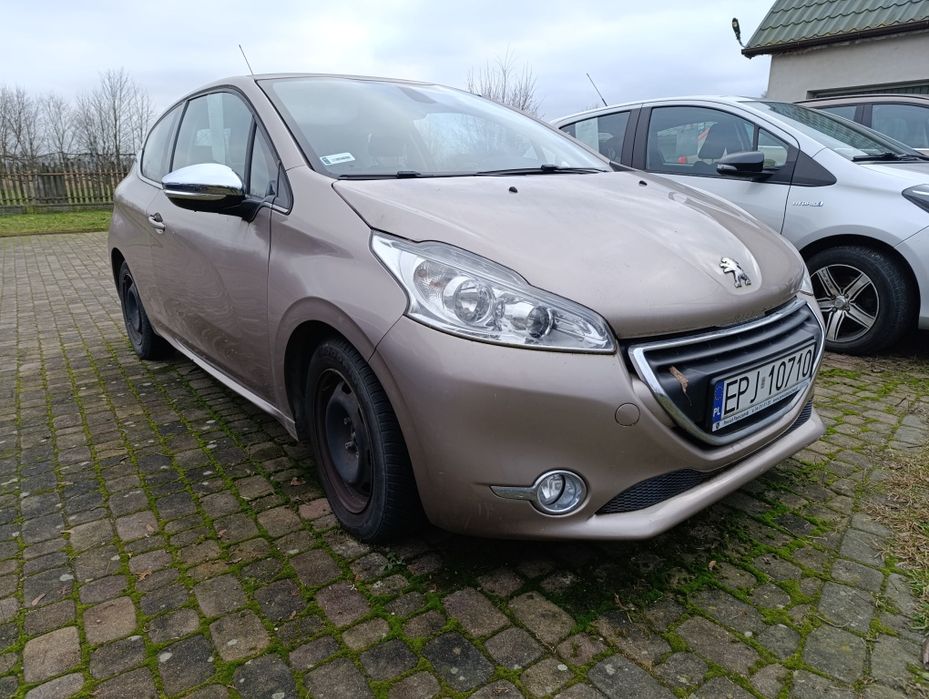 Peugeot 208 bardzo dobry stan