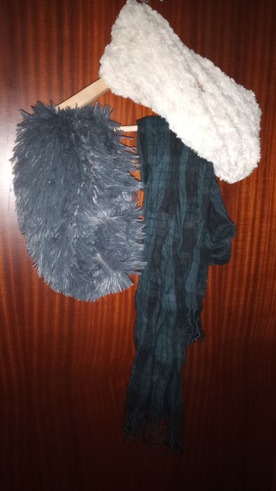 Cachecol de homem e duas golas de mulher