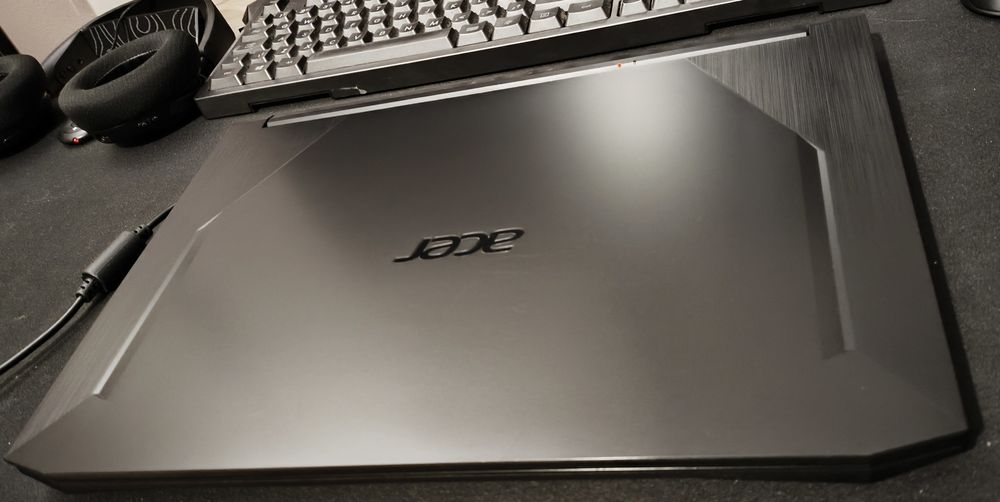 Laptop Acer Nitro 5 i5-10300H / 16GB / 512GB SSD / GTX 1660 Ti / 144Hz