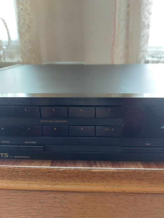 Продам тюнер Grandig