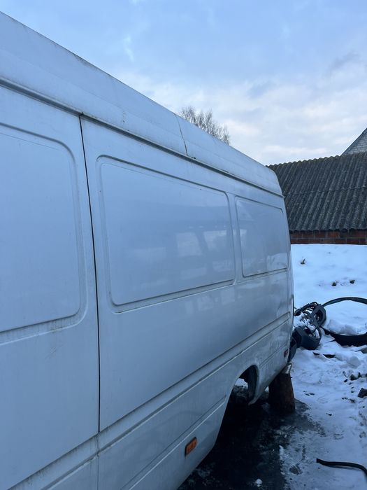 Кузовні елемети на спринтер та лт 2006року