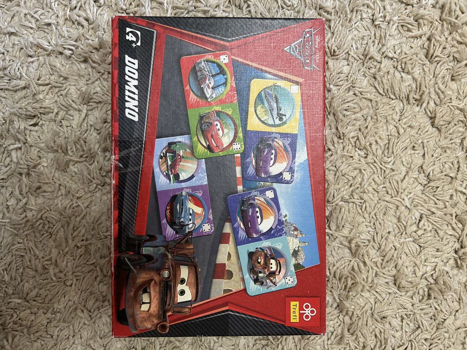 Игра домино в стиле мультфильма Тачки