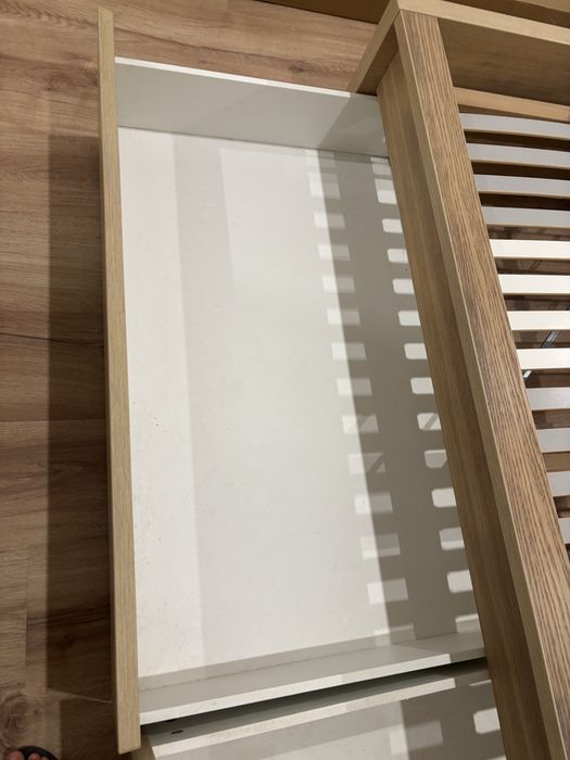 Cama com estrado e gavetas