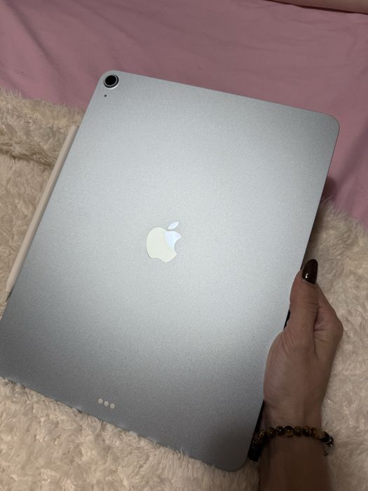 iPad Air 13 polegadas (M3), acompanhado de Apple Pencil Pro