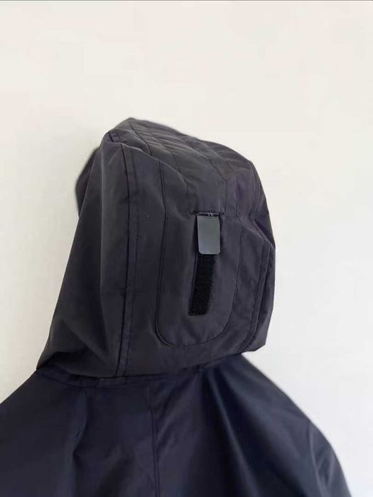 Relaksacyjna kurtka czarnego koloru marki Stone Island/L