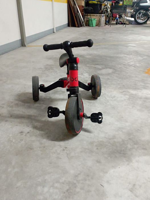 Triciclo ajustável por etapas