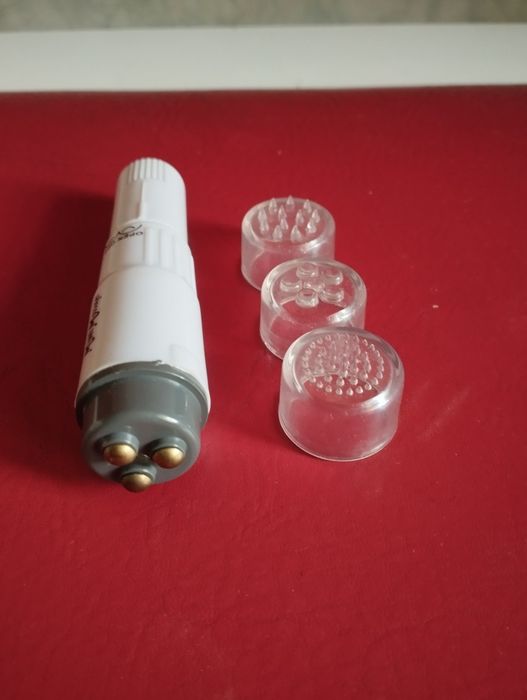 Міні масажер длінна 11см ціна200гр .три насадки на батарейки пишіть.