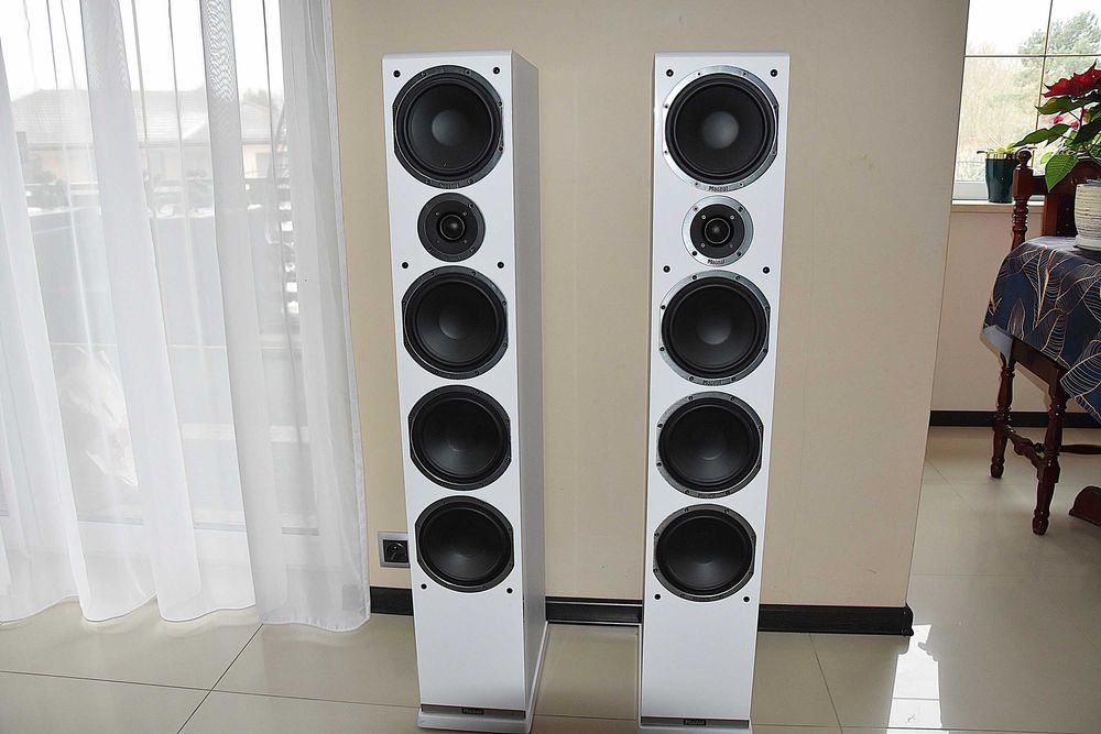 Magnat Shadow 209 Stan  BDB  Kolor Biały