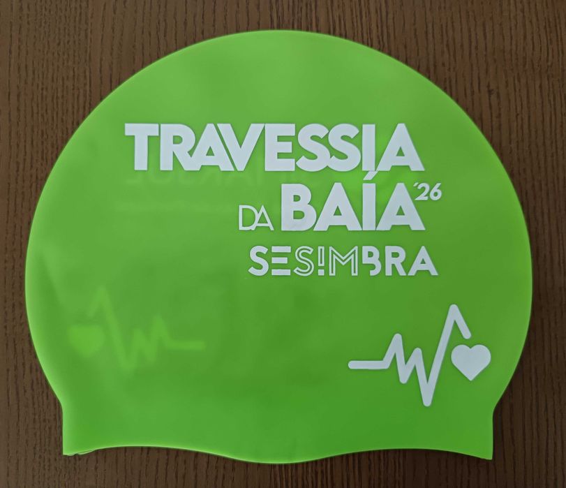 Touca de natação de silicone, Travessia da Baía de Sesimbra 2026 , como nova, só usada uma vez no dia da prova.