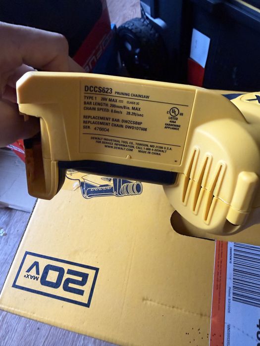 Електро пилка Dewalt dccs623