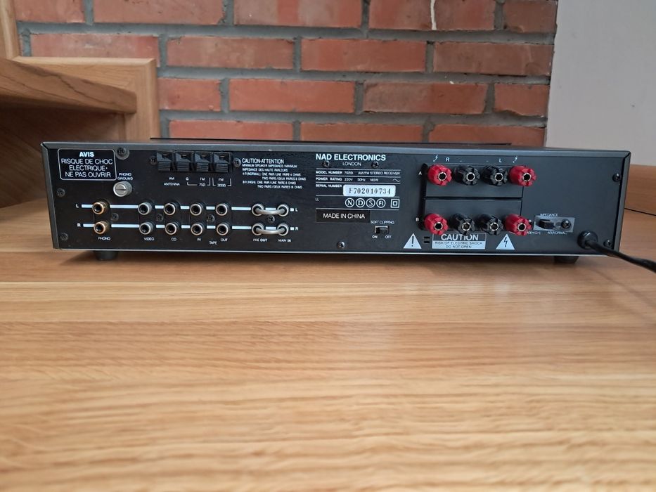 Amplituner NAD 7020i