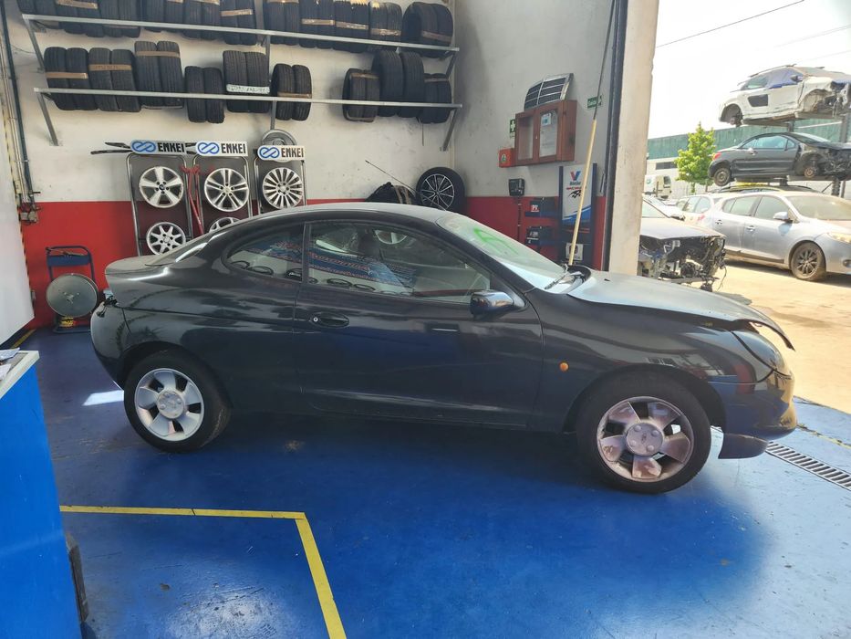 Ford Puma 1.4, gasolina de 1999 ás peças.