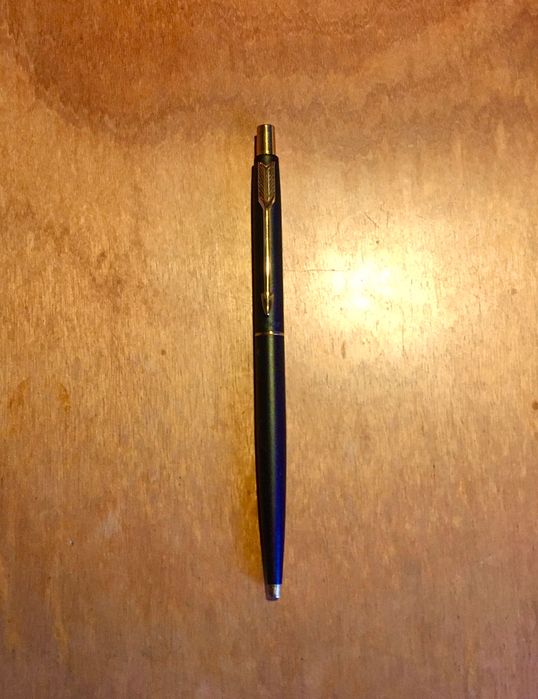 PARKER - acabamento preto matt e banho de ouro - U.S.A.