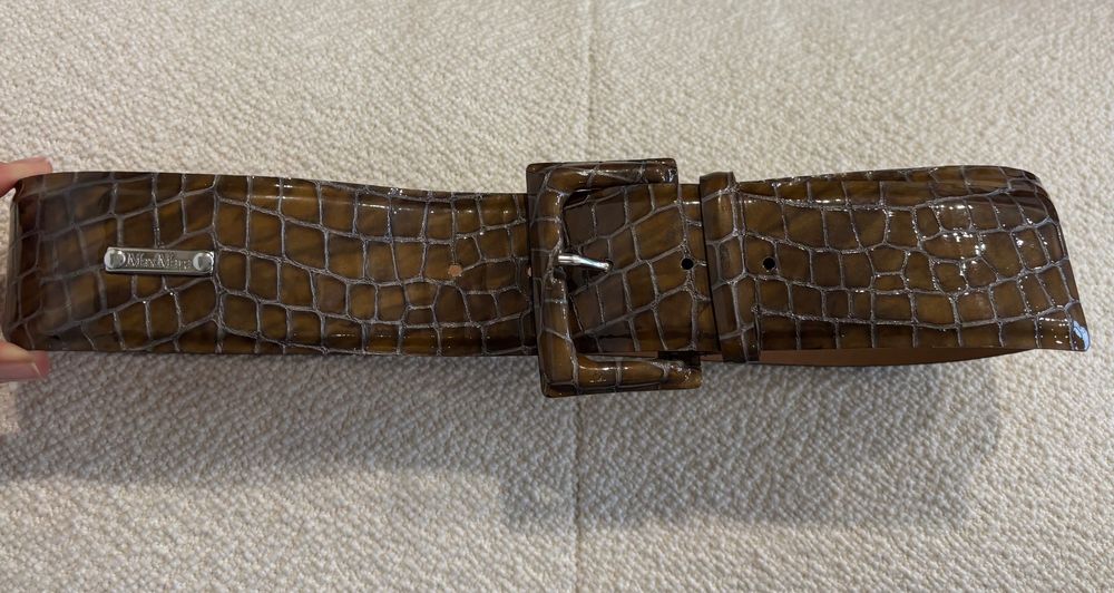 Piękny skórzany pasek MaxMara