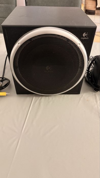 Colunas Logitech 2.1 com Subwoofer – Som Potente para PC/TV