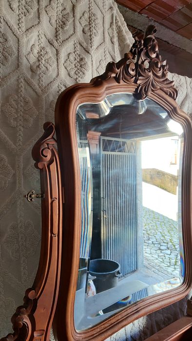 Cómoda antiga romântica com espelho - madeira
