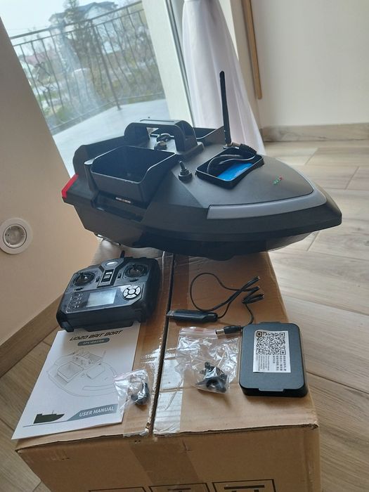 Łódka zanętowa Flytec V020 GPS 500M. Model RC.  Łódka wędkarska