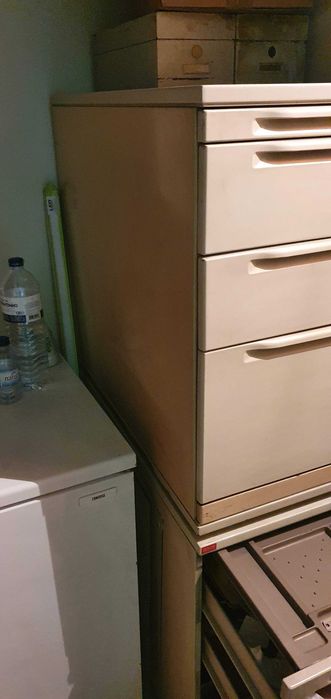 Módulos de gavetas em ferro