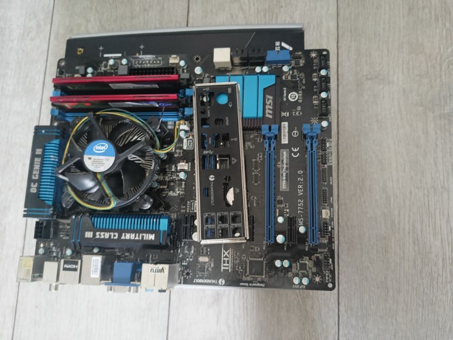 Комплект : процесор , материнська плата і памʼять