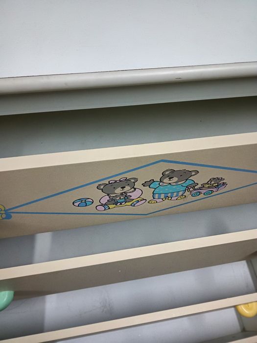 Móvel trocador fraldário com extensão metálica para banheira e gavetas