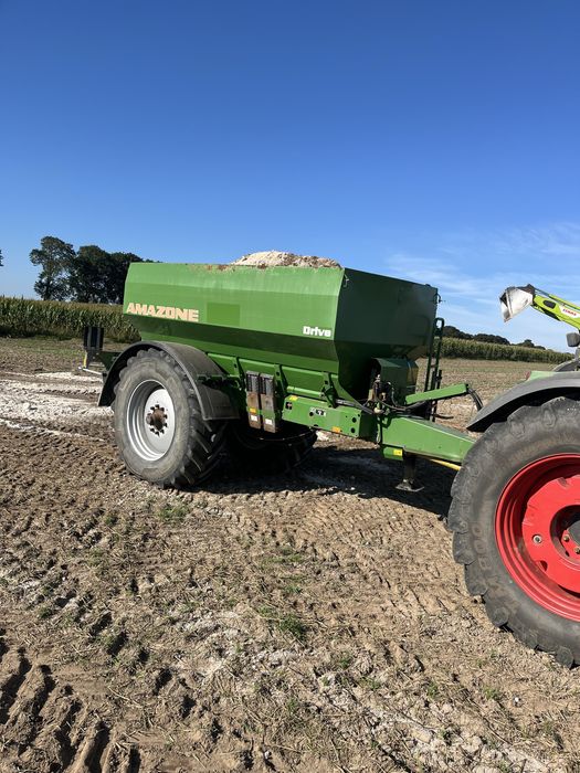 Rozsiewacz Amazone 8200