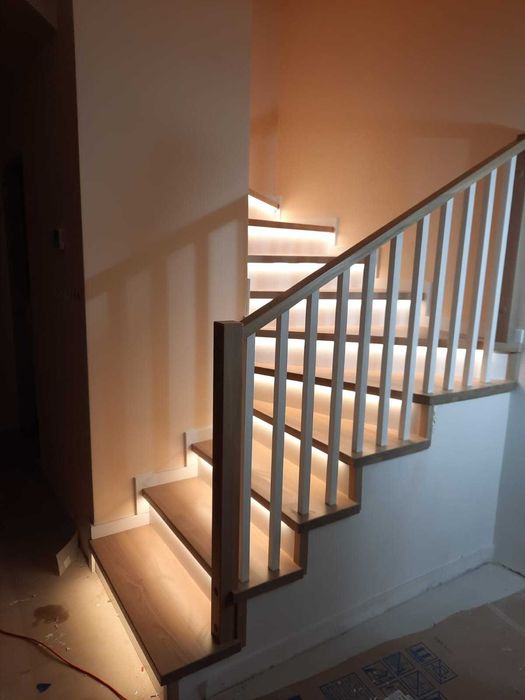 Schody drewniane, dębowe, jesionowe, z montażem