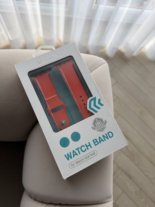 Nowy pasek Sport Band marki Devia do Apple Watch 44 mm