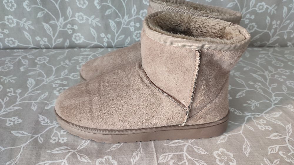 Черевики Уггі  39р.