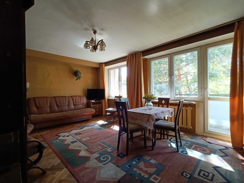 2 pok 48,8 m2 na ul. Al. Pokoju posiada balkon oraz piwnice