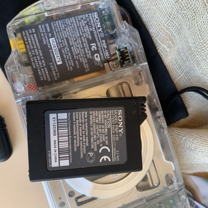 SONY PSP 1004 Ігрова приставка новий корпус , карта  памʼяти 64GB