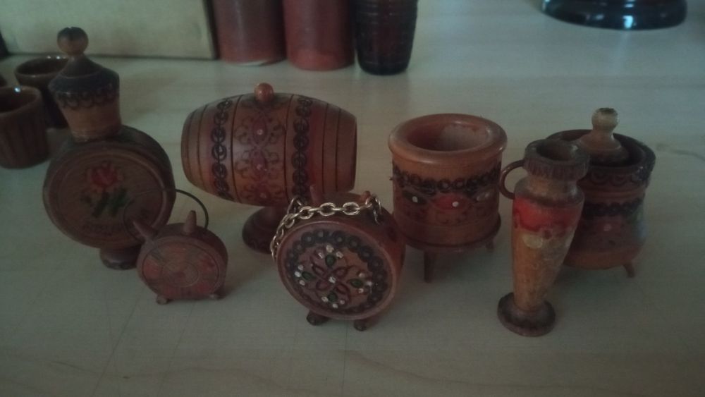 Tabakiera Drewniana bułgarska tabakiera i inne drewniane ozdoby