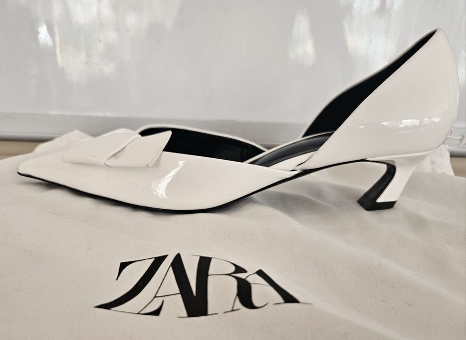 Białe kremowe buty czółenka Zara szpilka szpic sandały