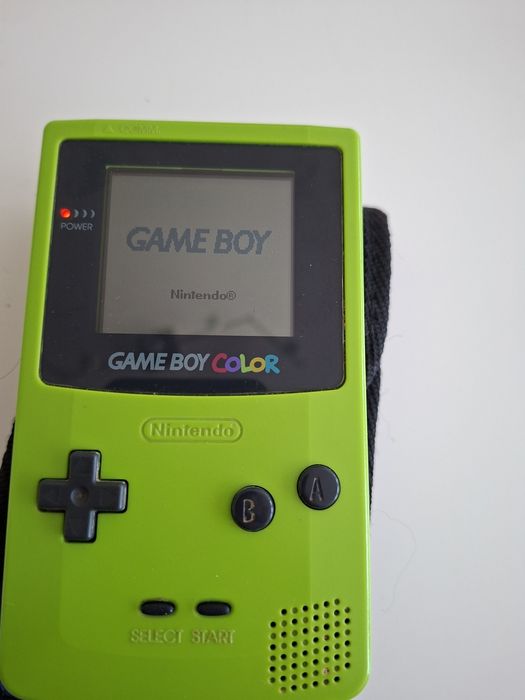Game Boy Color (kiwi) + 2 gry + etui Pikachu