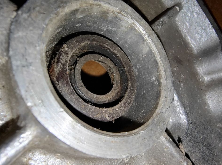 Dekiel pokrywa rozrządu silnika Ural M61