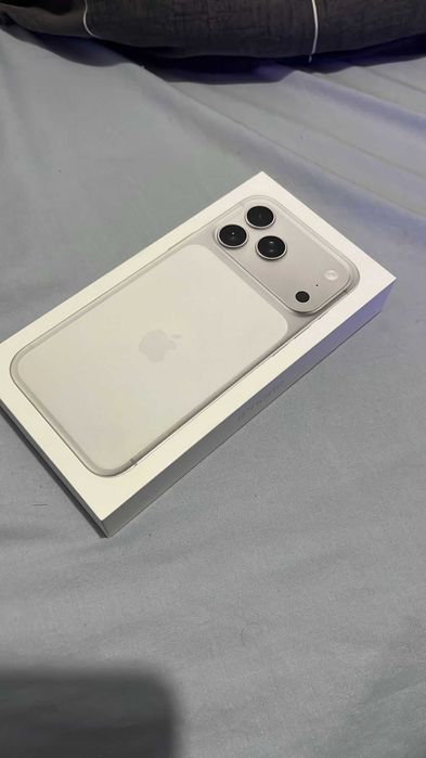 NUNCA USADO/ Iphone 17 Pro Max / 256gb / Prateado - 1000 EUROS