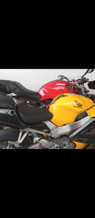 Ducati  Monster 696 ano 2013 com 33000km