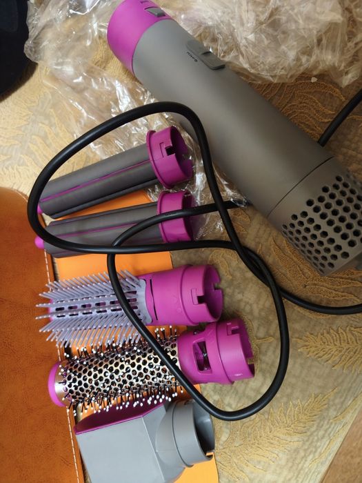 Фен під дайсон, гарно сушить волосся