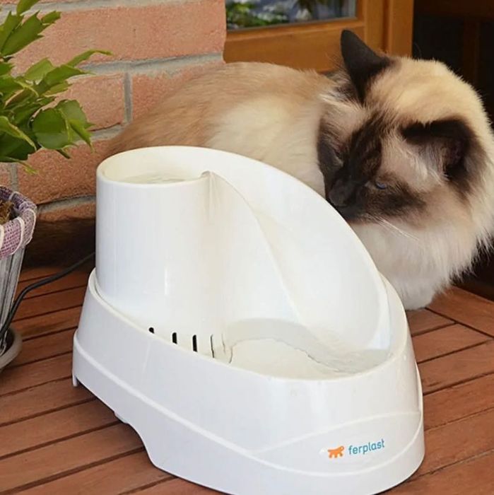 Фонтан-поїлка для собак та котів Ferplast Fountain Vega пластикова