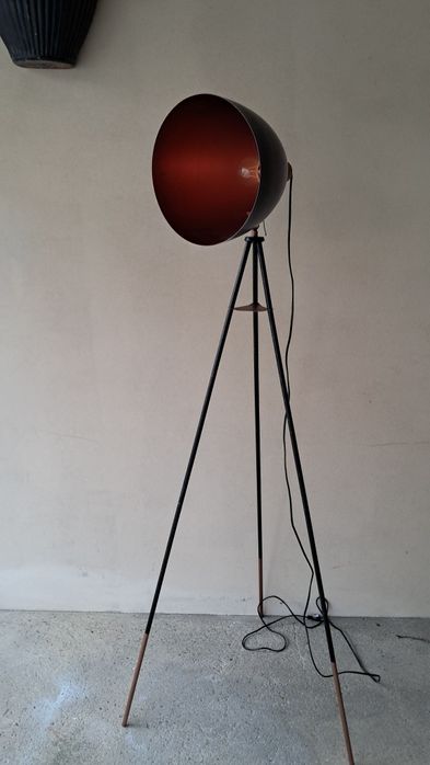 Candeeiro de pé estilo industrial