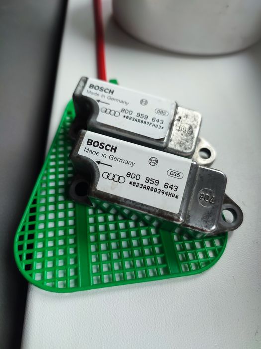 Czujnik sensor Bosch uderzeniowe Airbag passat b5 audi a4 b5