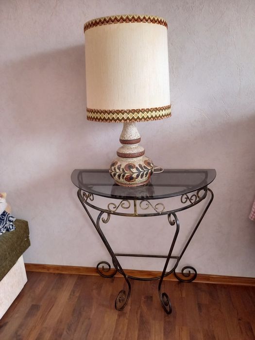 Stolik że szklana szyba  półokrągły