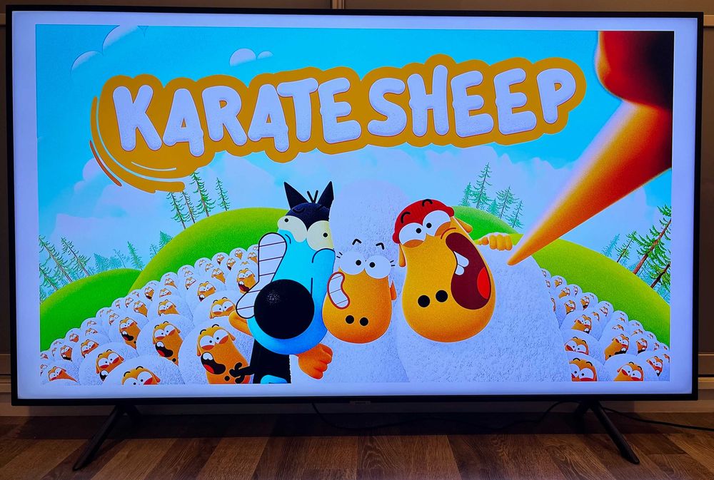 65 cali Samsung 4K UHD Smart TV