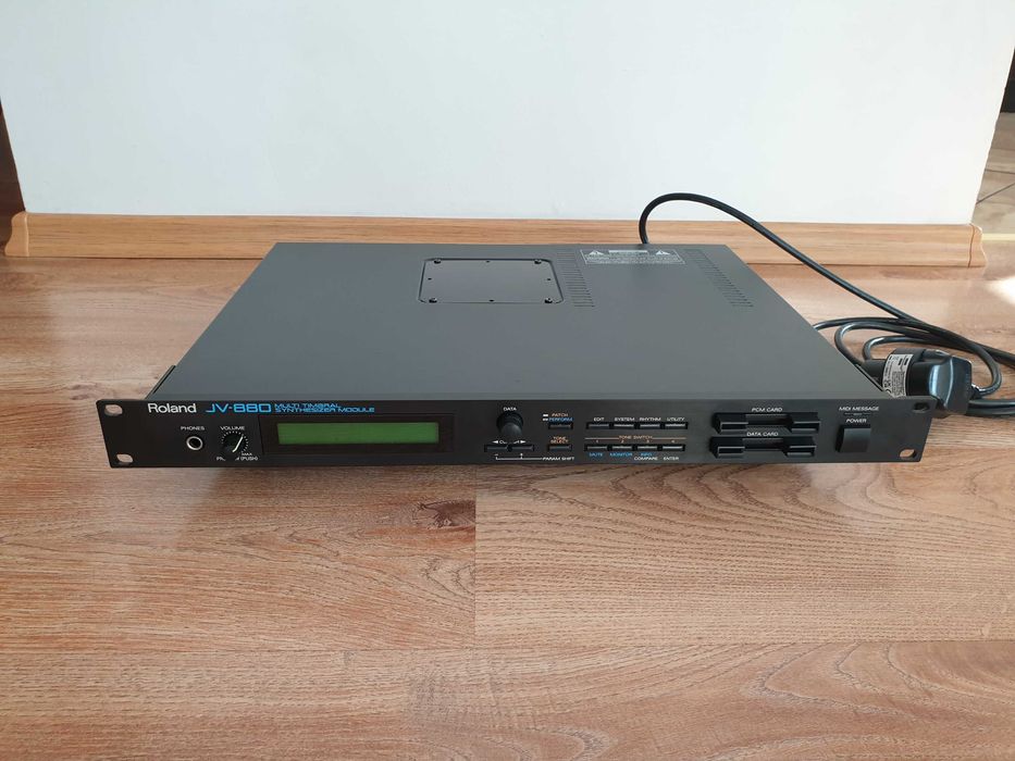 Roland jv880 syntezator