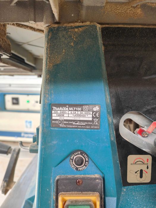 Serra de mesa Makita MLT100 com mesa