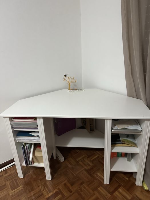 Vendo secretaria de canto + cadeira