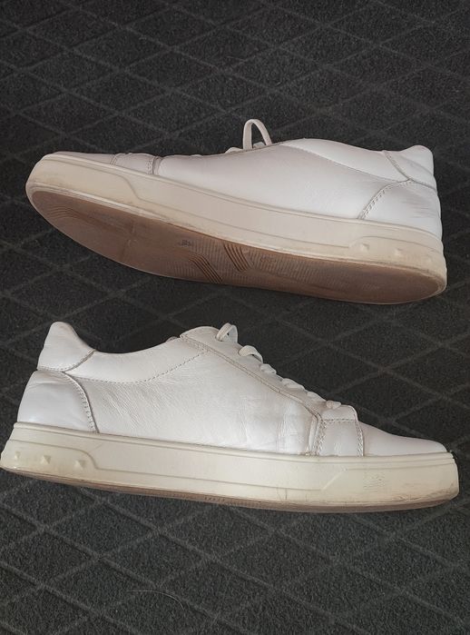 Skórzane białe trampki