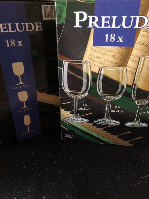 Copos conjunto pe alto novos