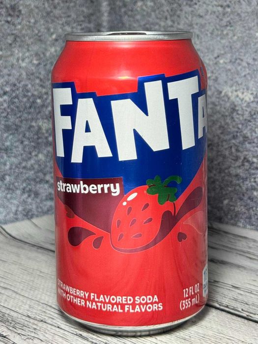 Газований напій Fanta зі смаком винограду та полуниці  355 мл Америка