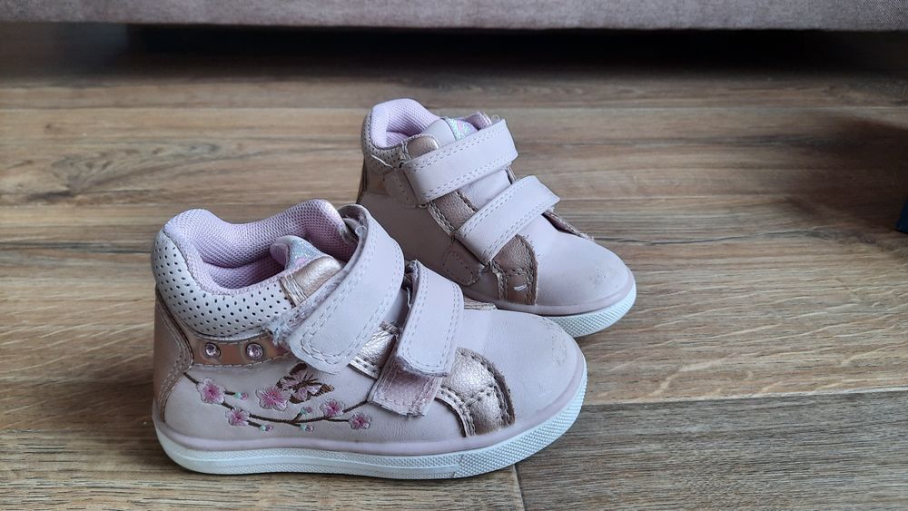 Buty dla dziewczynki r. 21