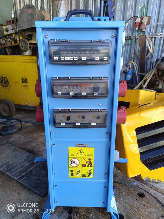 Quadro de Distribuição Elétrico Industrial 63A • 400V • Portátil • Mul